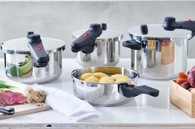 KELOMAT Schnellkochtopf Modell Alfa, glänzender Edelstahltopf mit Griffen